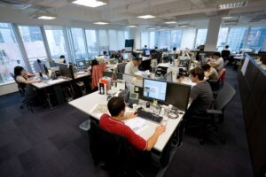 Підписання документів для оформлення бронювання співробітників у Львові