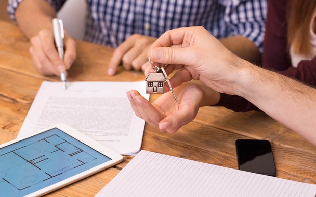 Договір довічного утримання з утриманцем у Львові: умови, зразок та оформлення