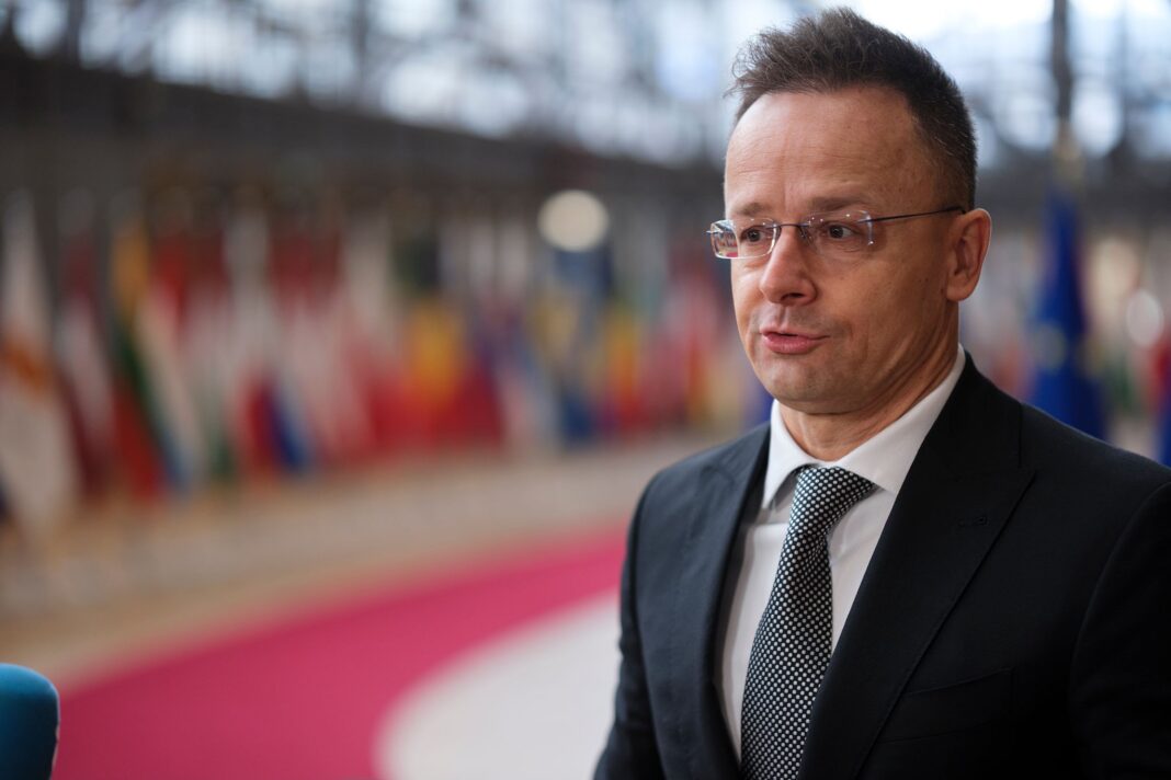 Сійярто зник з публічного простору після поразки Орбана