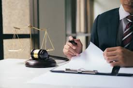 Суд, повістки та право на захист: що українці масово не знають про ГПК і через це програють справи